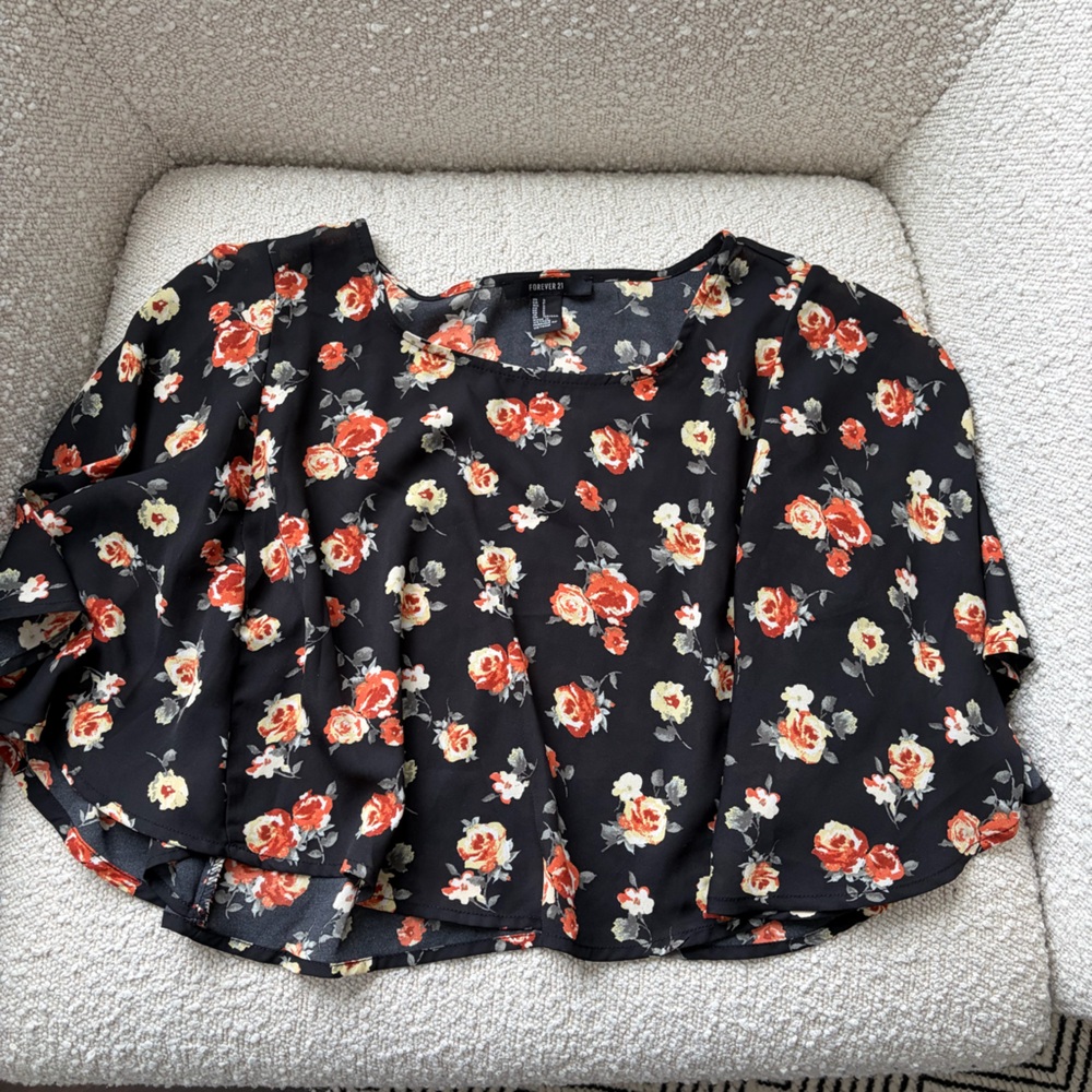 Cute forever21 swingy crop top - S